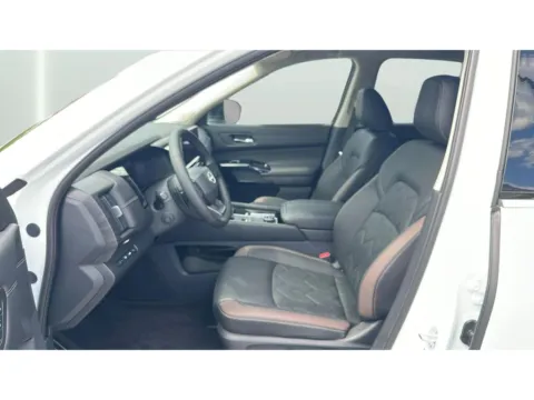 More photos of 2026 Nissan Pathfinder Platinum at Dorsett Nissan, IN