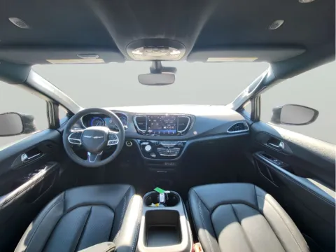 Photos of 2025 Chrysler Pacifica Select for sale in Terre Haute, IN at Dorsett Nissan