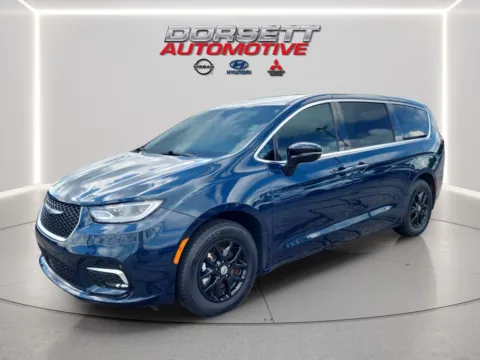 Blue 2025 Chrysler Pacifica Select for sale in Terre Haute, IN