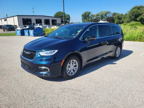 Blue 2025 Chrysler Pacifica Select for sale in Terre Haute, IN