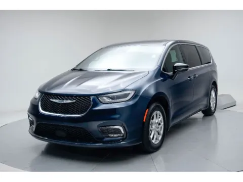 Blue 2025 Chrysler Pacifica Select for sale in Terre Haute, IN