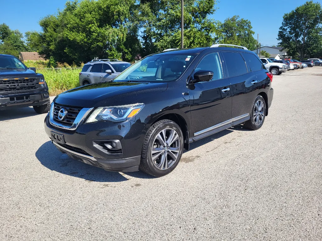 2017 Nissan Pathfinder Platinum for sale in Terre Haute, IN