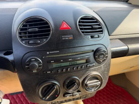 Photos of 2006 Volkswagen New Beetle 2.5 (A6) for sale in Terre Haute, IN at Dorsett Nissan
