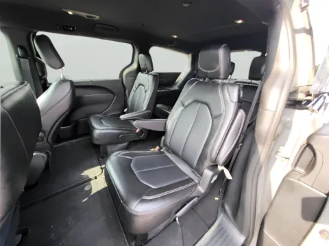 More photos of 2025 Chrysler Pacifica Select at Dorsett Nissan, IN