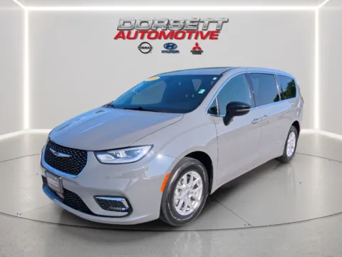 Gray 2025 Chrysler Pacifica Select for sale in Terre Haute, IN