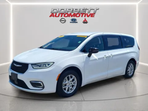 White 2025 Chrysler Pacifica Select for sale in Terre Haute, IN