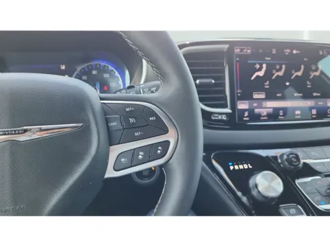 More photos of 2025 Chrysler Pacifica Select at Dorsett Nissan, IN