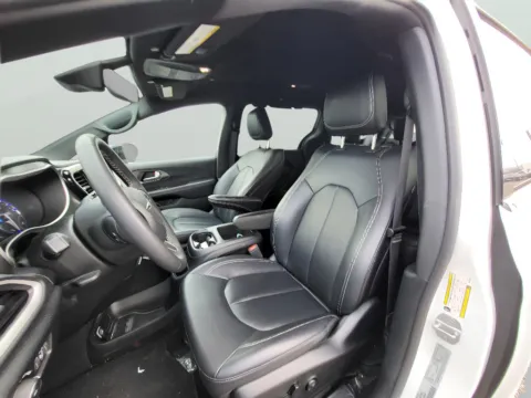 Another view of 2025 Chrysler Pacifica Select for sale in Terre Haute, IN at Dorsett Nissan