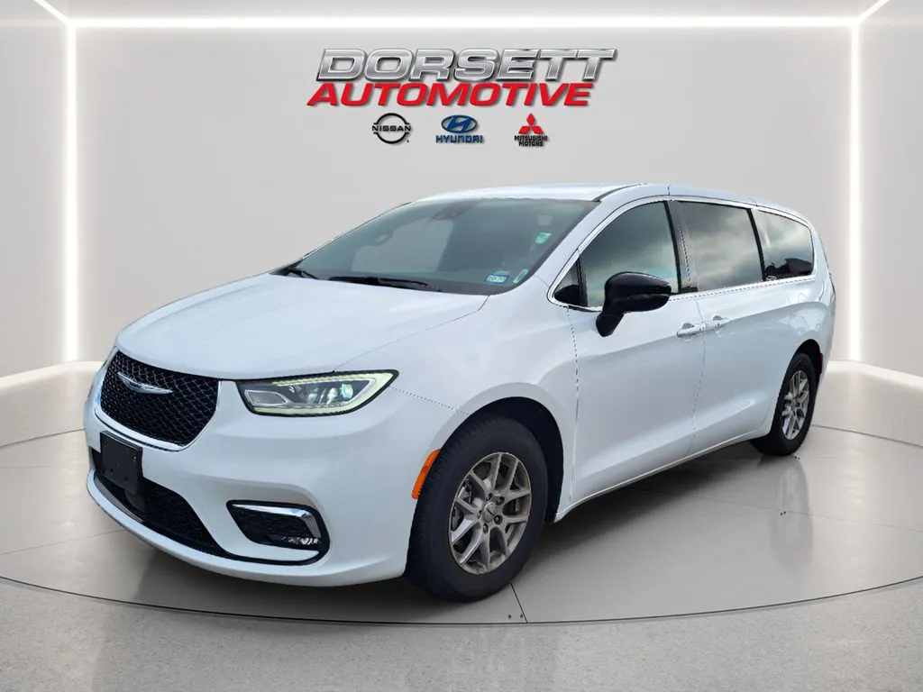 White 2025 Chrysler Pacifica Select for sale in Terre Haute, IN