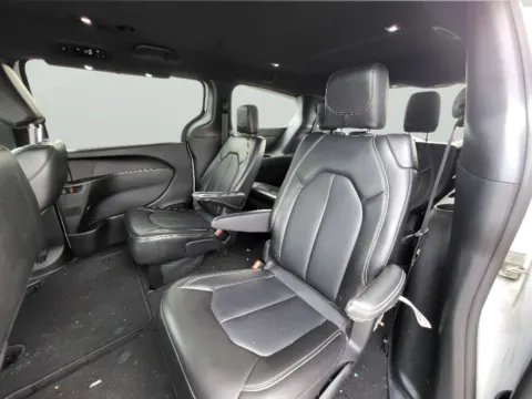 More photos of 2025 Chrysler Pacifica Select at Dorsett Nissan, IN