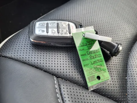 More photos of 2025 Chrysler Pacifica Limited at Dorsett Nissan, IN