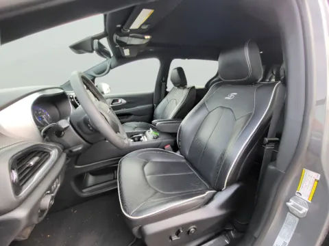 Another view of 2025 Chrysler Pacifica Limited for sale in Terre Haute, IN at Dorsett Nissan