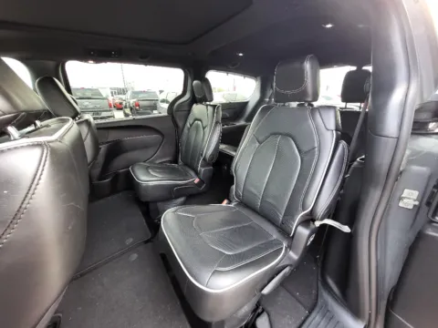 More photos of 2025 Chrysler Pacifica Limited at Dorsett Nissan, IN