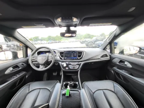 Photos of 2025 Chrysler Pacifica Limited for sale in Terre Haute, IN at Dorsett Nissan
