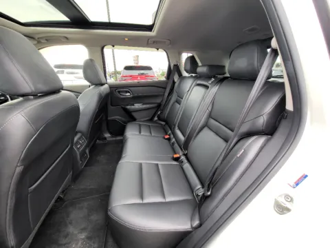 More photos of 2021 Nissan Rogue SL at Dorsett Nissan, IN