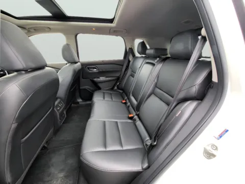 More photos of 2021 Nissan Rogue SL at Dorsett Nissan, IN