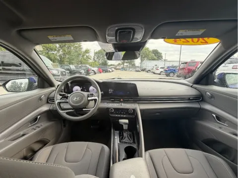 Photos of 2024 Hyundai Elantra SEL for sale in Terre Haute, IN at Dorsett Nissan