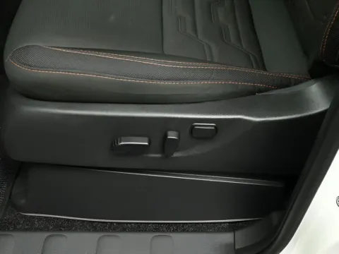 More photos of 2025 Nissan Frontier PRO-4X at Dorsett Nissan, IN