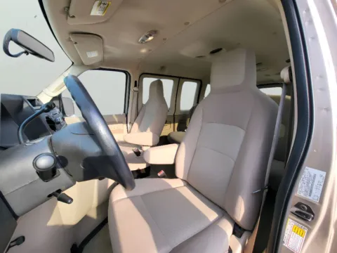 More photos of 2012 Ford Econoline Wagon E350 SD Club Wagon XLT at Dorsett Nissan, IN