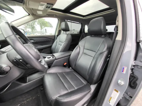 More photos of 2023 Nissan Rogue SL at Dorsett Nissan, IN