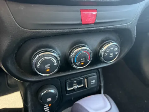 More photos of 2017 Jeep Renegade Latitude at Dorsett Nissan, IN