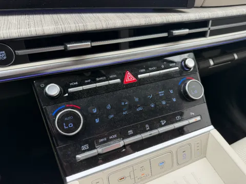 More photos of 2025 Hyundai Santa Fe Calligraphy at Dorsett Nissan, IN
