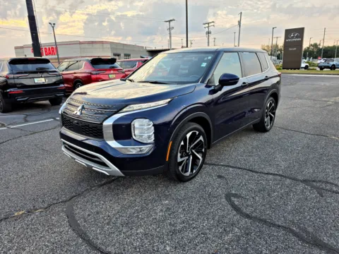 Blue 2024 Mitsubishi Outlander SE for sale in Terre Haute, IN