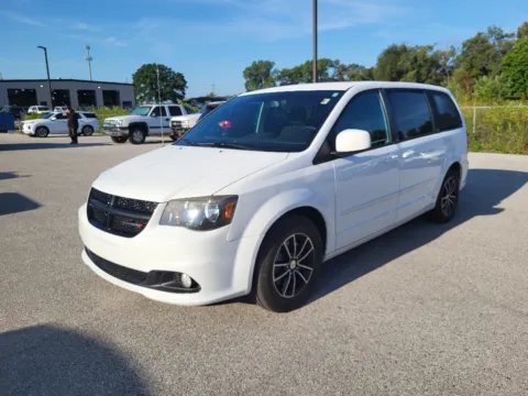 White 2014 Dodge Grand Caravan SXT for sale in Terre Haute, IN