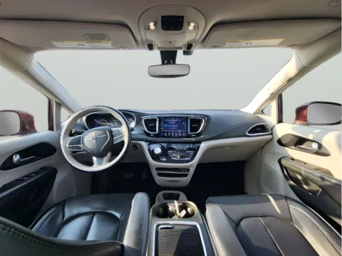 Photos of 2020 Chrysler Pacifica Limited for sale in Terre Haute, IN at Dorsett Nissan