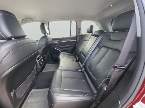 More photos of 2022 Jeep Grand Cherokee Limited at Dorsett Nissan, IN
