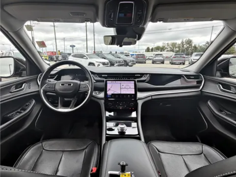 More photos of 2022 Jeep Grand Cherokee Limited at Dorsett Nissan, IN