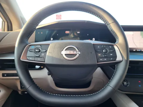 Photos of 2027 Nissan Murano Platinum for sale in Terre Haute, IN at Dorsett Nissan