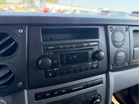 More photos of 2007 Jeep Commander Sport at Dorsett Nissan, IN