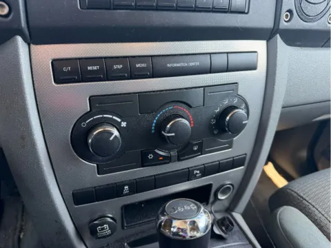 More photos of 2007 Jeep Commander Sport at Dorsett Nissan, IN