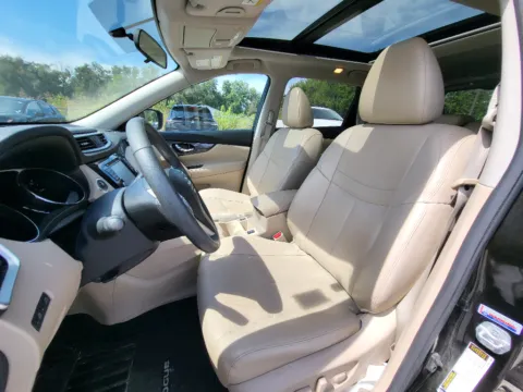 More photos of 2016 Nissan Rogue SL at Dorsett Nissan, IN