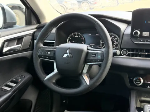 More photos of 2022 Mitsubishi Outlander SE at Dorsett Nissan, IN