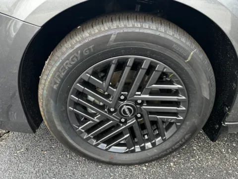 More photos of 2027 Nissan Sentra SV at Dorsett Nissan, IN