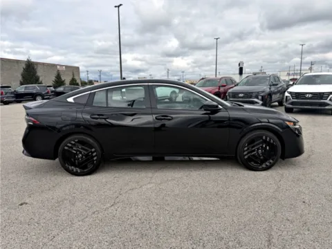 More photos of 2027 Nissan Sentra SR at Dorsett Nissan, IN