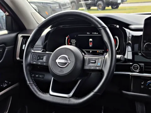 More photos of 2023 Nissan Pathfinder Platinum at Dorsett Nissan, IN