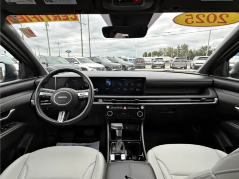 More photos of 2025 Hyundai Santa Cruz SEL at Dorsett Nissan, IN