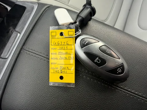 Photos of 2025 Hyundai Santa Cruz SEL for sale in Terre Haute, IN at Dorsett Nissan
