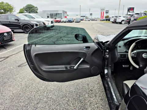 More photos of 2008 Saturn Sky Carbon Flash SE at Dorsett Nissan, IN