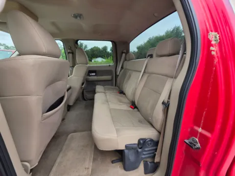 More photos of 2005 Ford F-150 XLT at Dorsett Nissan, IN