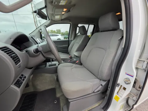 More photos of 2017 Nissan Frontier SV V6 at Dorsett Nissan, IN