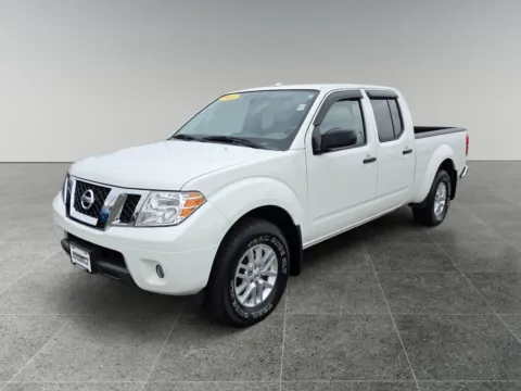 White 2017 Nissan Frontier SV V6 for sale in Terre Haute, IN