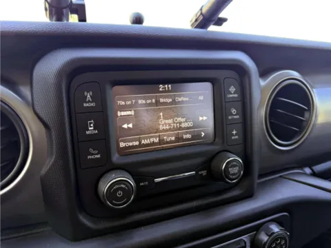 More photos of 2020 Jeep Gladiator Sport at Dorsett Nissan, IN
