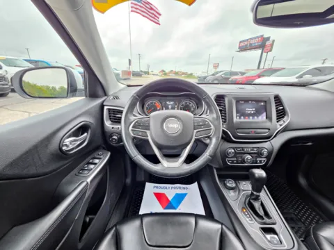 More photos of 2019 Jeep Cherokee Latitude Plus at Dorsett Nissan, IN