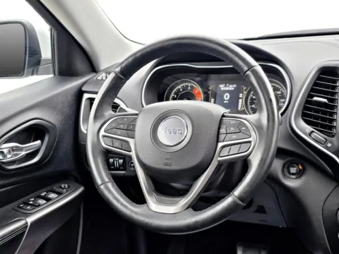 More photos of 2019 Jeep Cherokee Latitude Plus at Dorsett Nissan, IN