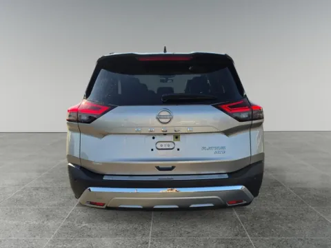 More photos of 2022 Nissan Rogue Platinum at Dorsett Nissan, IN