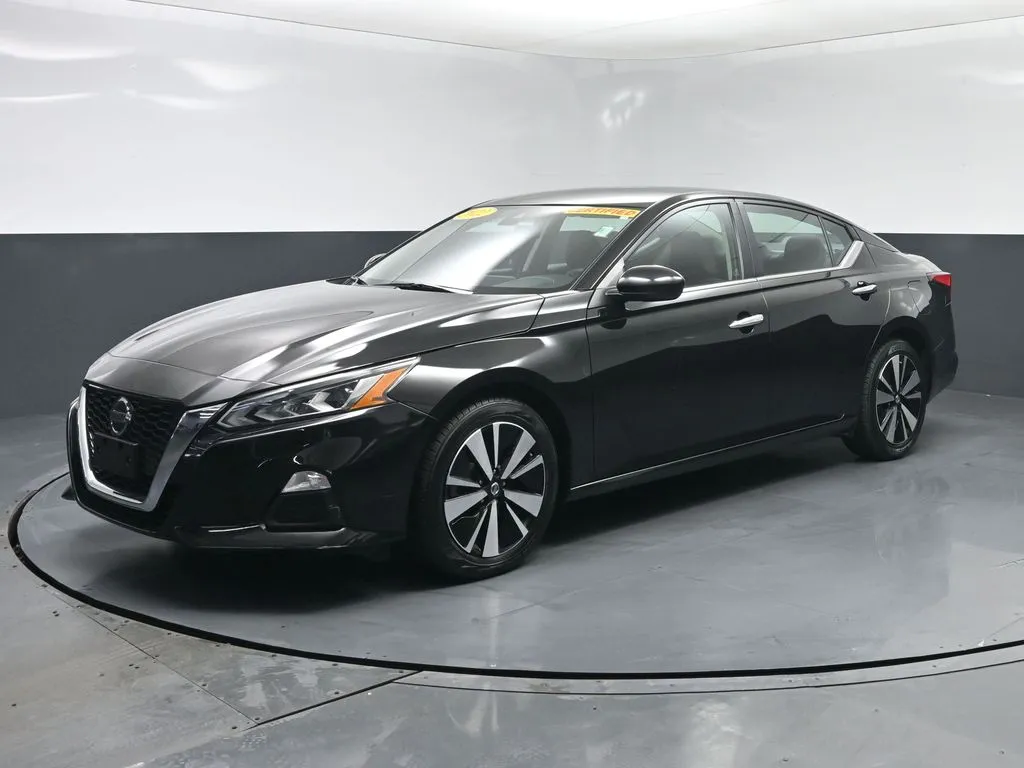 2022 Nissan Altima 2.5 SV for sale in Terre Haute, IN